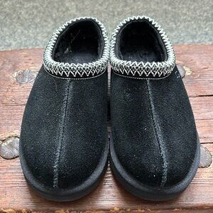 Ugg Tasman Slipper in Size 7